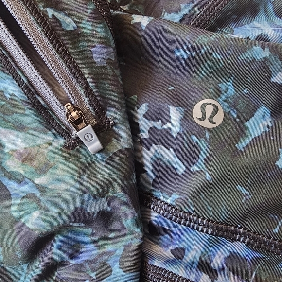 Lululemon Run: Top Speed Crop Leggings Full-On Luxtreme - Size 6 - Floral Blue - Picture 8 of 11